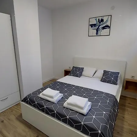 Apartman Adora